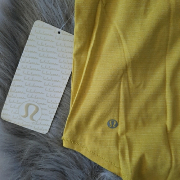 New Lululemon Run Away Tee - Picture 6 of 10